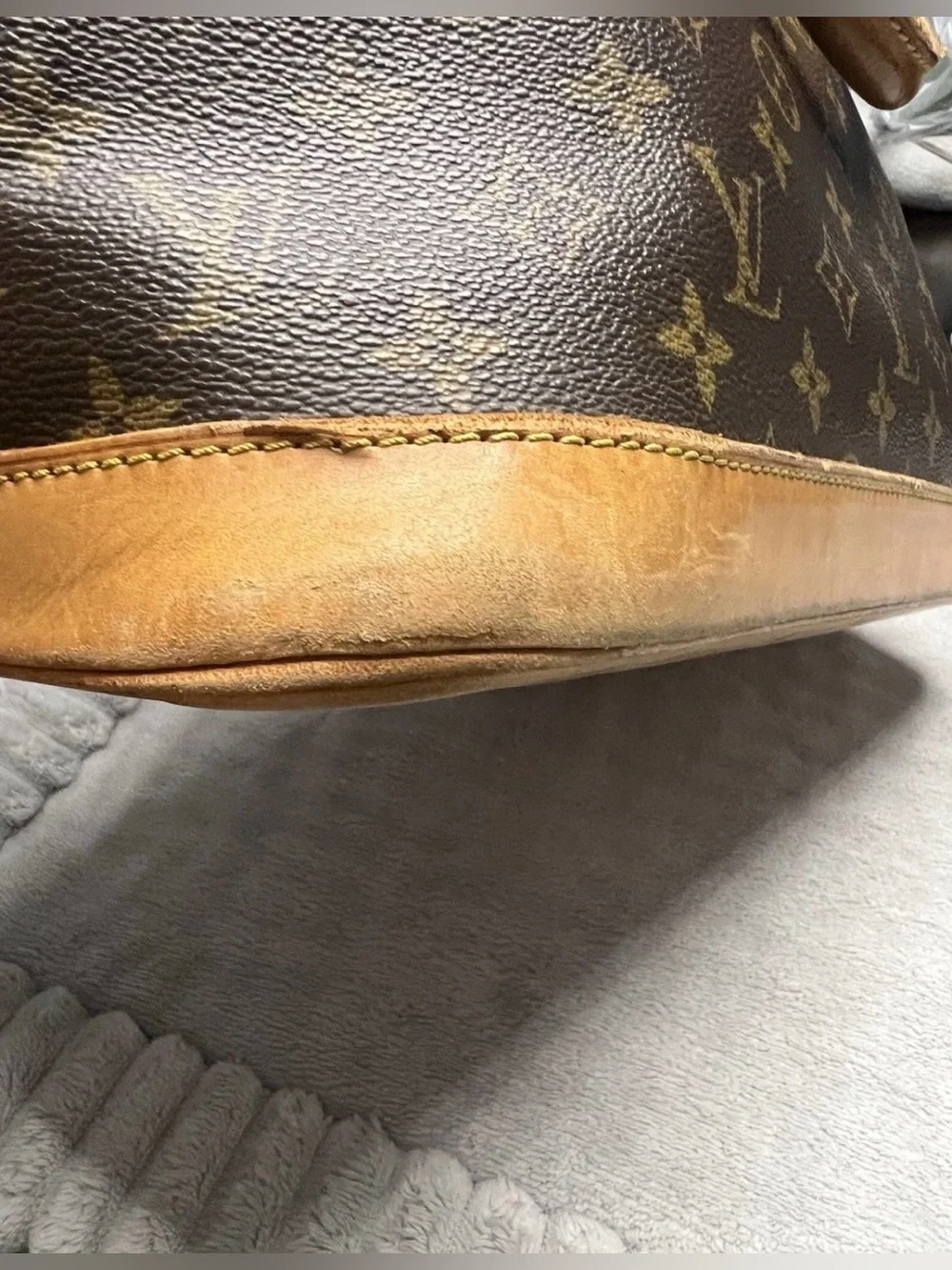 Authentic Louis Vuitton Monogram Alma PM Handbag With COA and lock